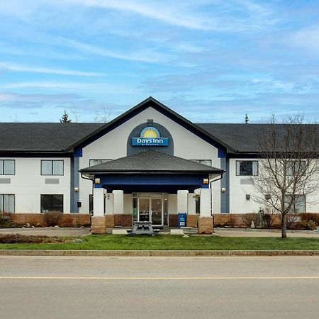 Days Inn By Wyndham Whitecourt Eksteriør billede