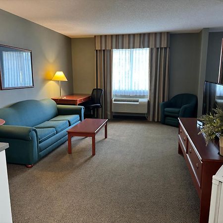 Days Inn By Wyndham Whitecourt Eksteriør billede