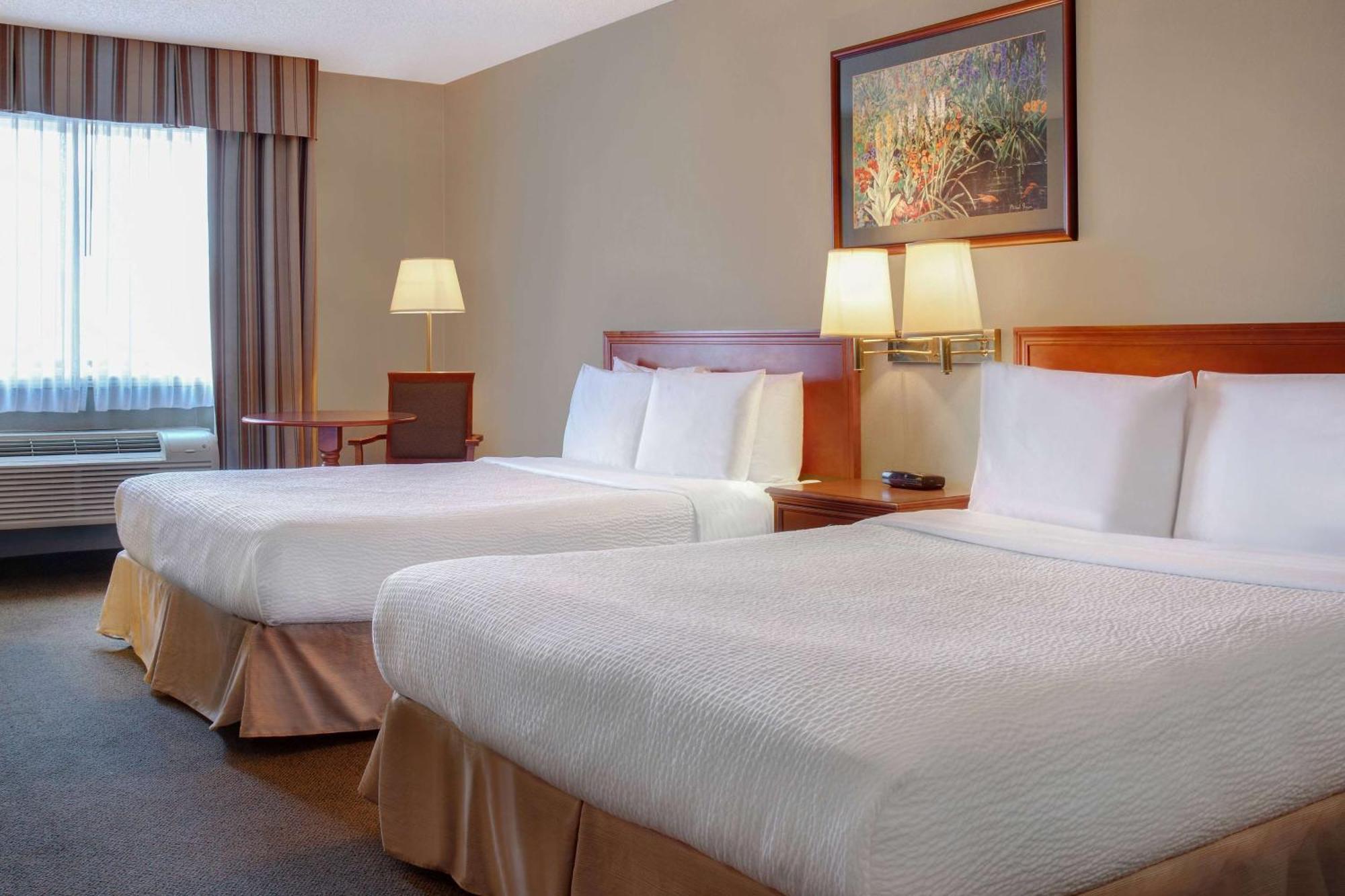 Days Inn By Wyndham Whitecourt Eksteriør billede