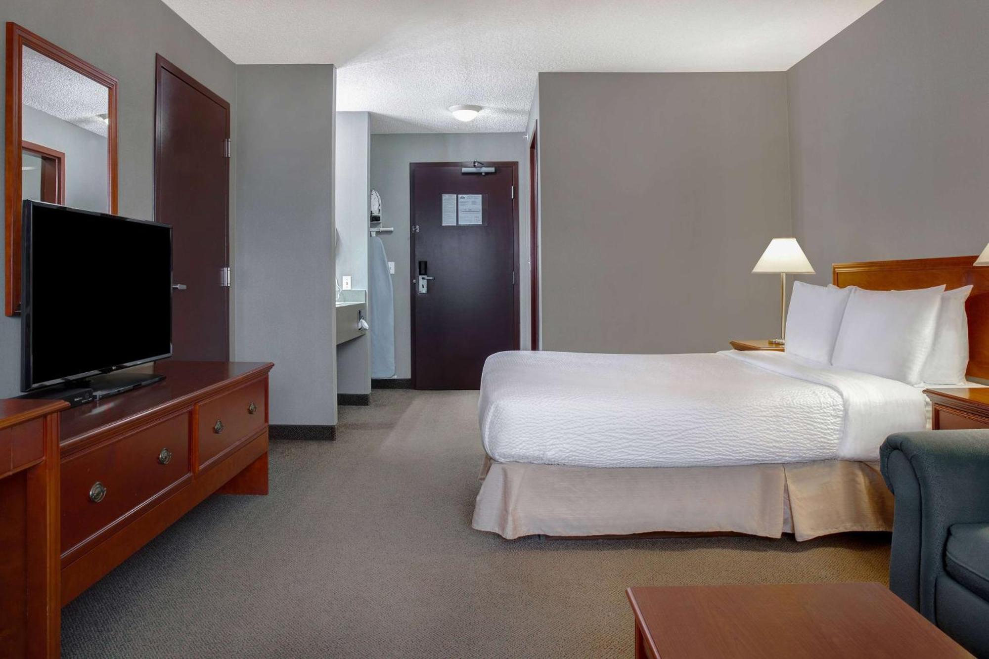Days Inn By Wyndham Whitecourt Eksteriør billede