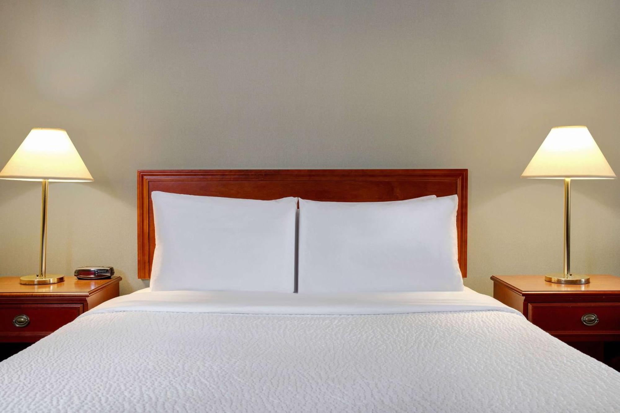 Days Inn By Wyndham Whitecourt Eksteriør billede