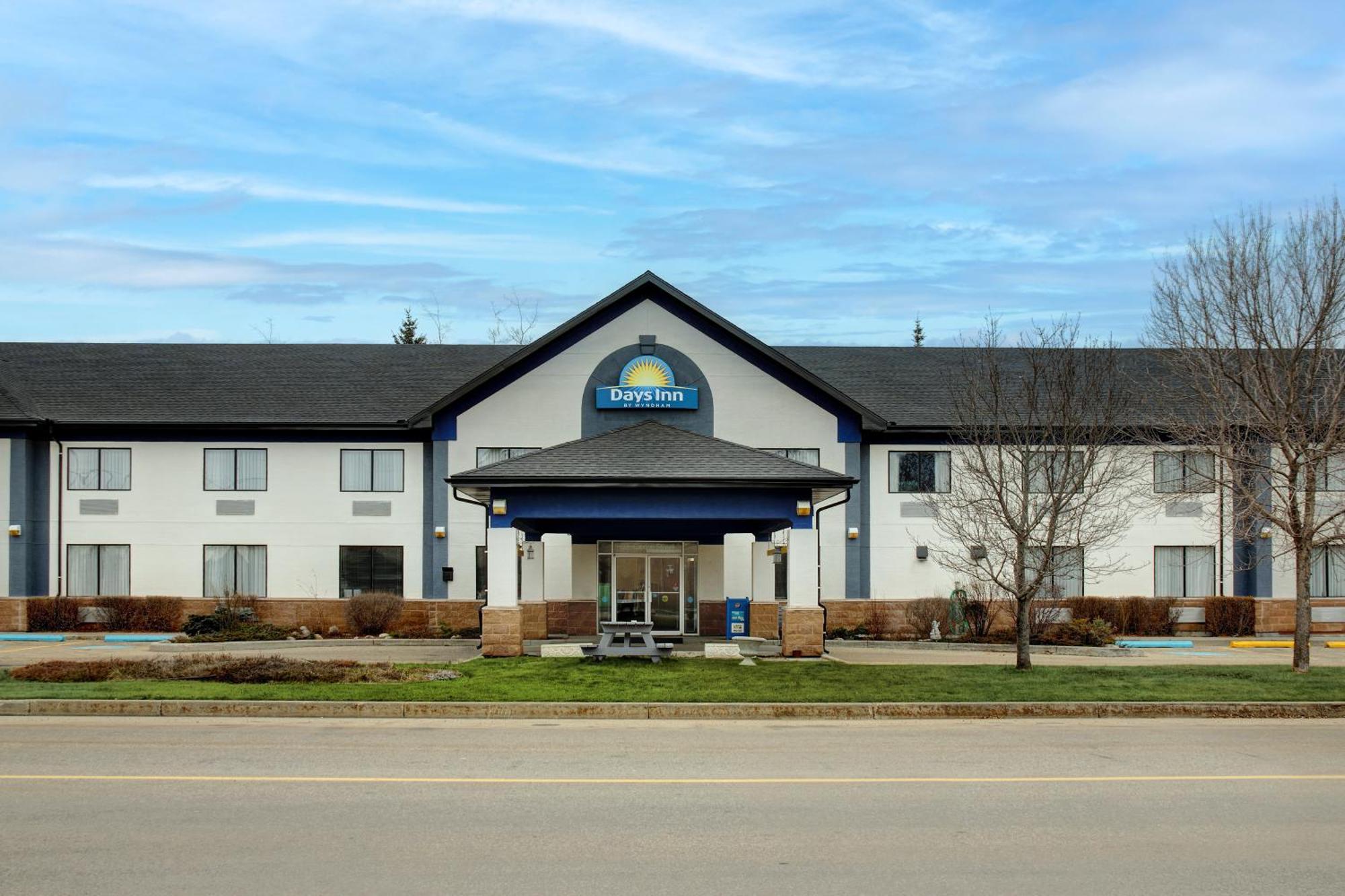 Days Inn By Wyndham Whitecourt Eksteriør billede