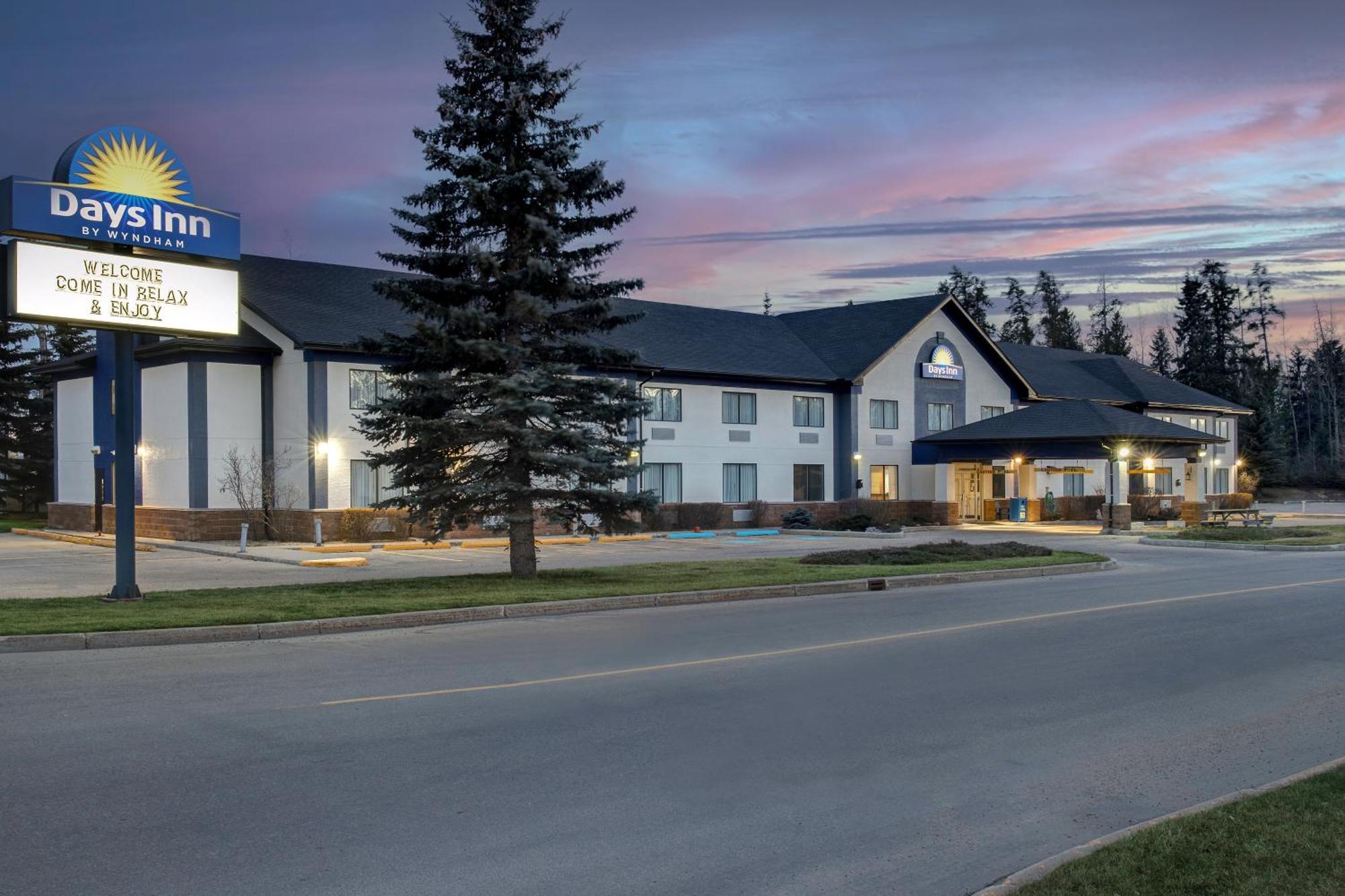 Days Inn By Wyndham Whitecourt Eksteriør billede