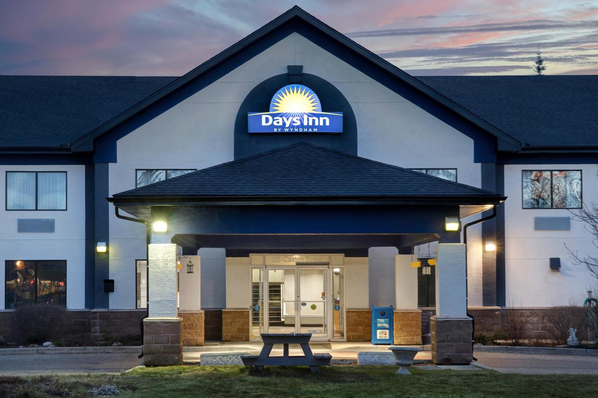 Days Inn By Wyndham Whitecourt Eksteriør billede