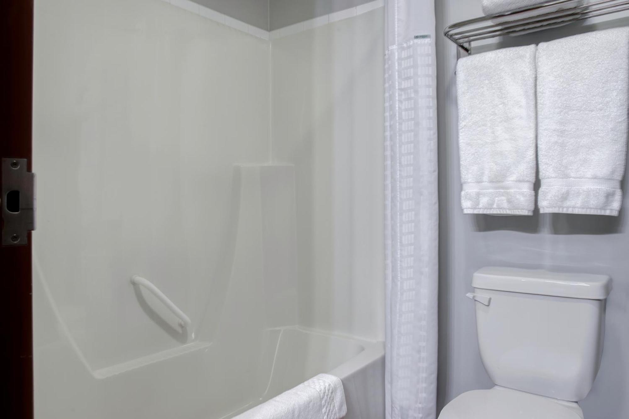 Days Inn By Wyndham Whitecourt Eksteriør billede