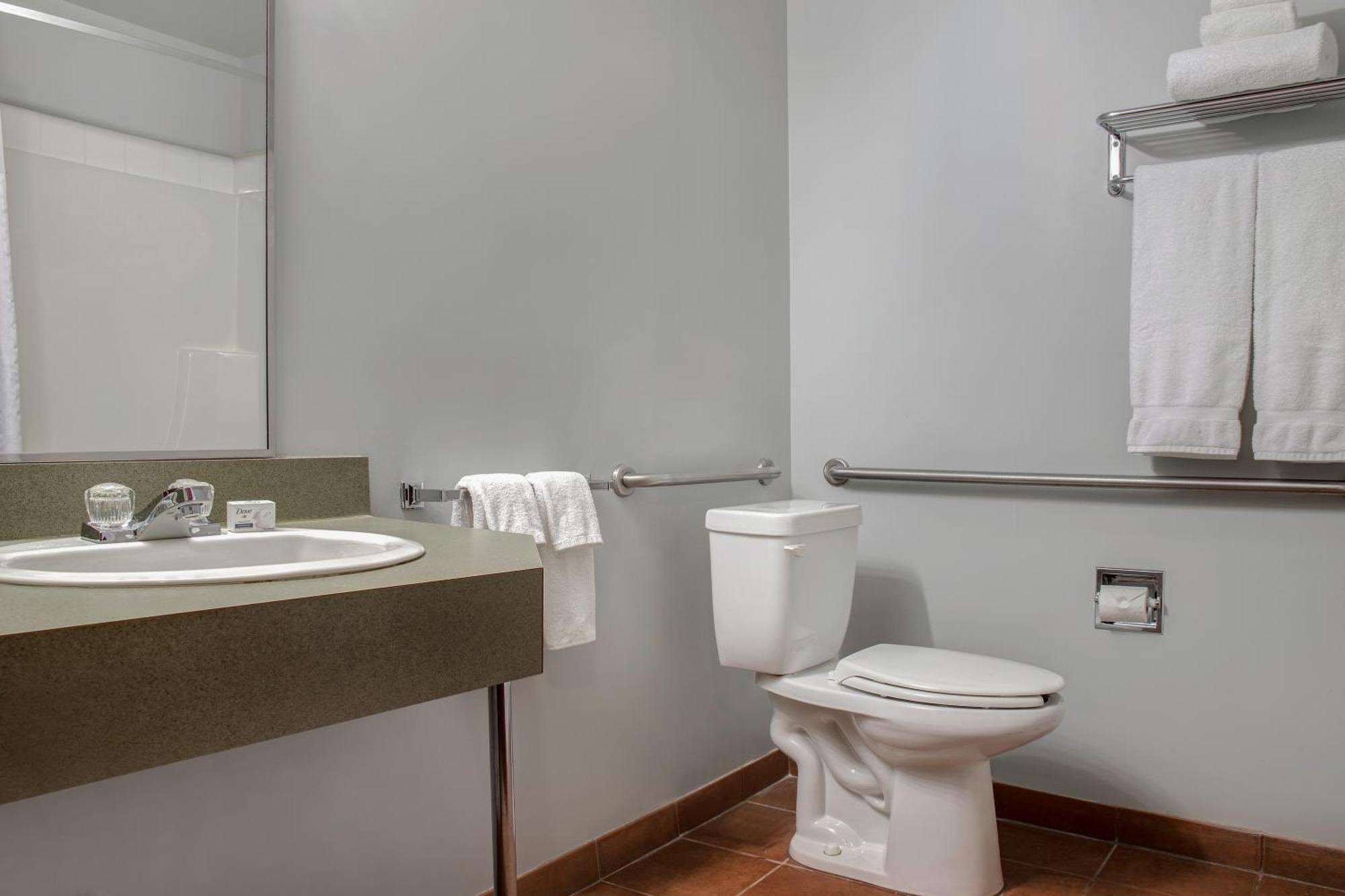 Days Inn By Wyndham Whitecourt Eksteriør billede