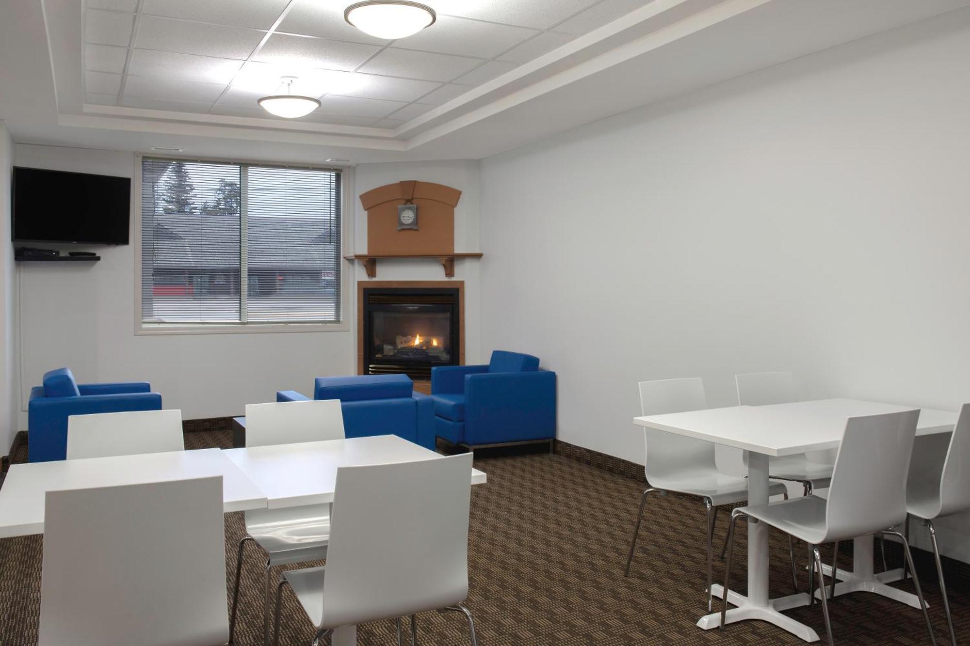 Days Inn By Wyndham Whitecourt Eksteriør billede
